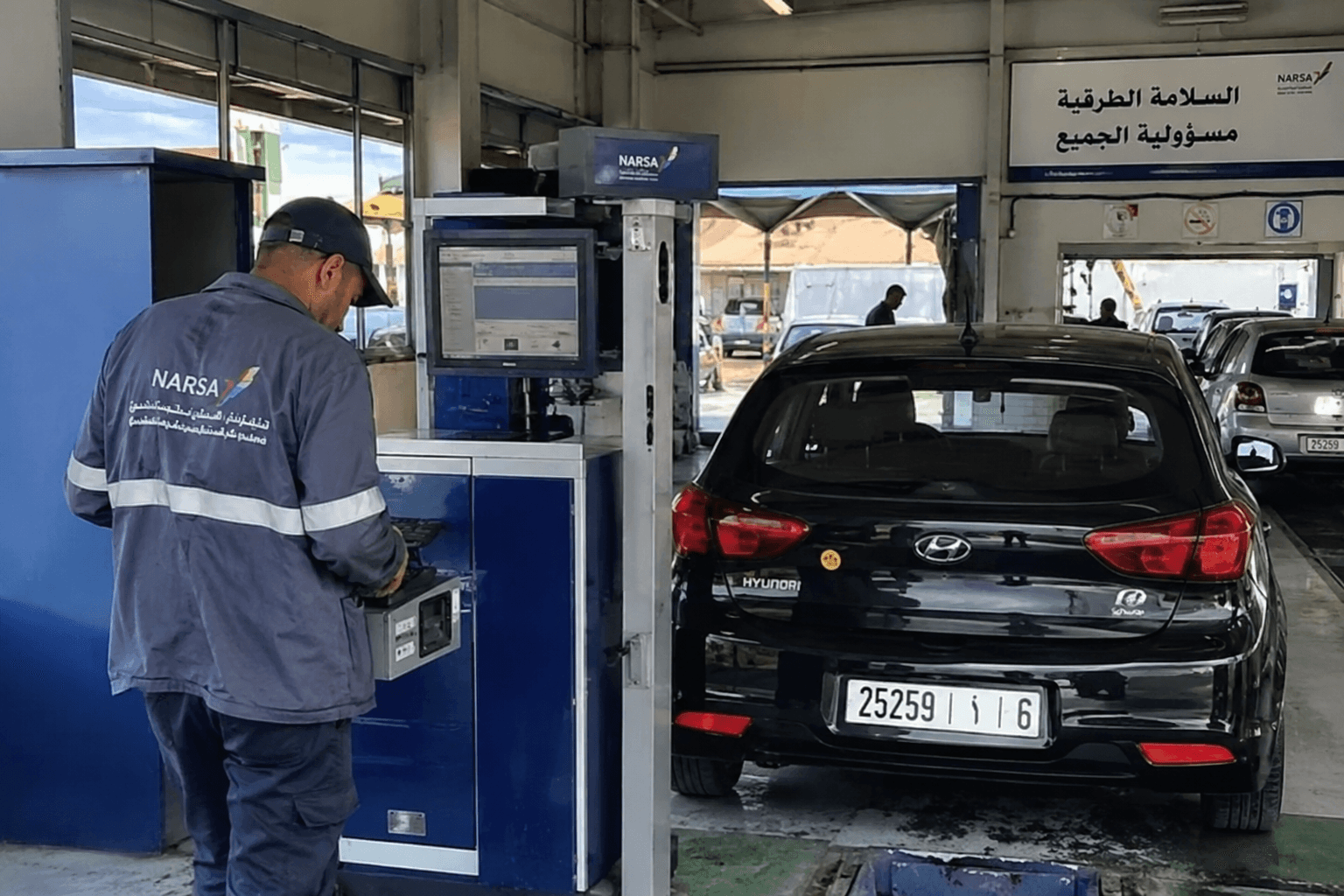 الصورة الرئيسية لمقال: الفحص التقني للسيارات في المغرب: الغرامة، النقط، انتهاء الصلاحية؟